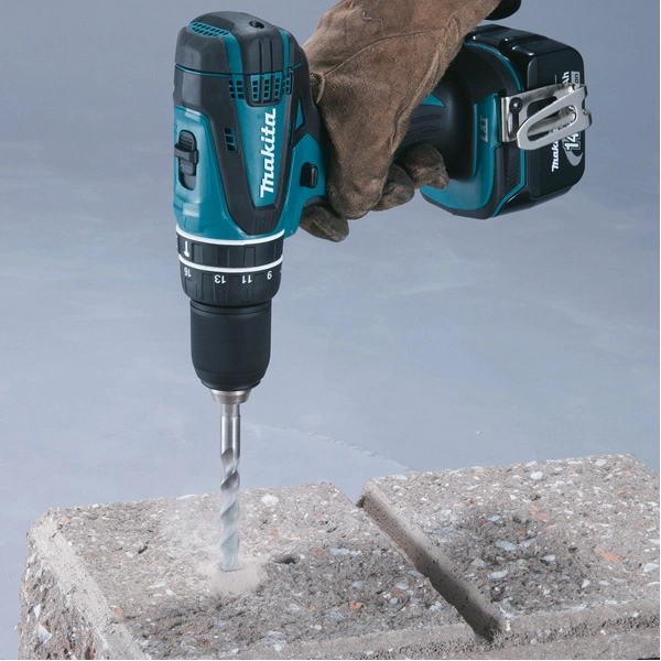 Perceuse Visseuse à Percussion 14.4V Li-ion 4Ah Ø13 Mm MAKITA - DHP446RMJ 2 Perceuse Visseuse à Percussion 14.4V Li-ion 4Ah Ø13 Mm MAKITA - DHP446RMJ – Image 2